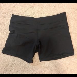 Lululemon groove shorts - Perfect condition!